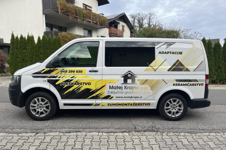 Polepitev službenega vozila