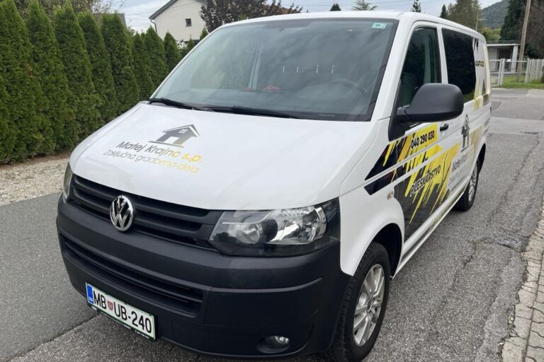 Polepitev službenega vozila