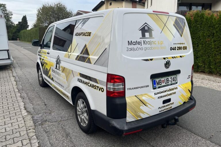 Polepitev službenega vozila