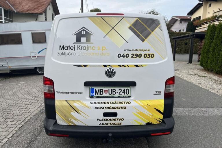 Polepitev službenega vozila