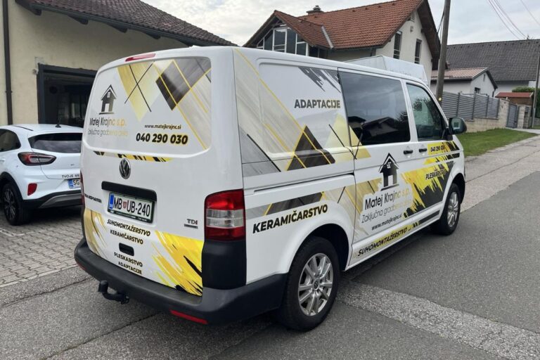 Polepitev službenega vozila