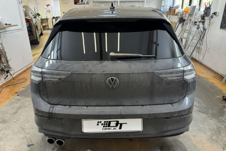 Stekla Volkswagen Golf GTD zatemnjena s 95% folijo.