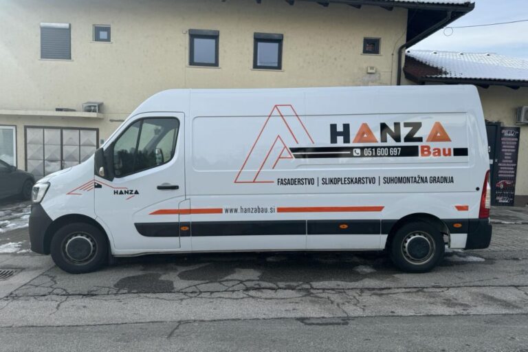 Polepitev službenega vozila za podjetje Hanza Bau.