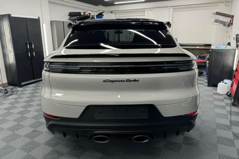 Porsche Cayenne Coupe Turbo Gt zaščiten s prozorno zaščitno folijo.