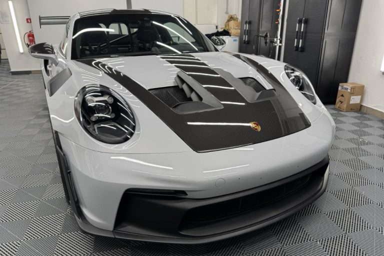 Celotno vozilo Porsche Gt3Rs zaščiteno s prozorno zaščitno folijo.