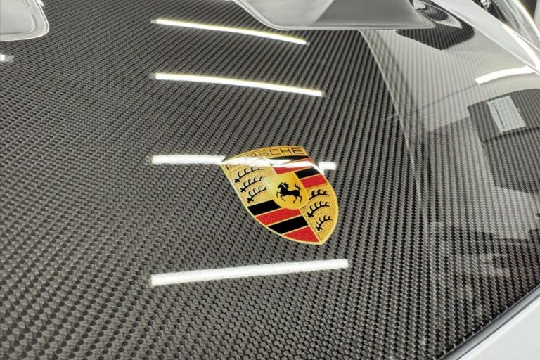 Celotno vozilo Porsche Gt3Rs zaščiteno s prozorno zaščitno folijo.