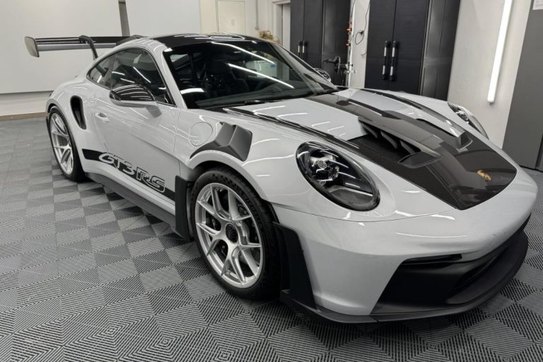 Celotno vozilo Porsche Gt3Rs zaščiteno s prozorno zaščitno folijo.