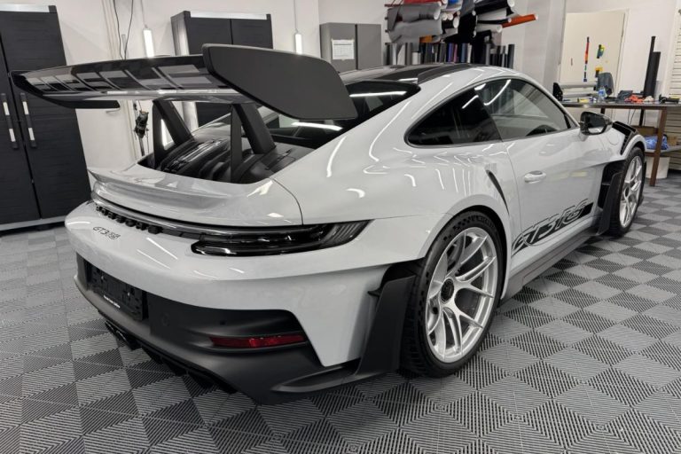 Celotno vozilo Porsche Gt3Rs zaščiteno s prozorno zaščitno folijo.