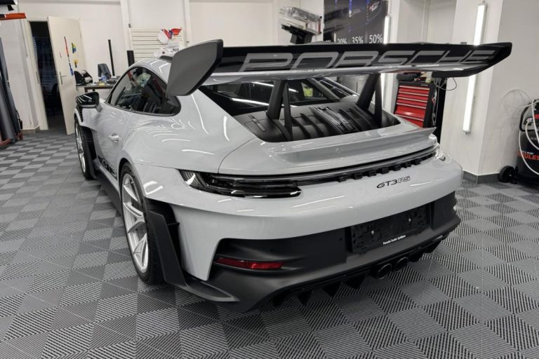 Celotno vozilo Porsche Gt3Rs zaščiteno s prozorno zaščitno folijo.