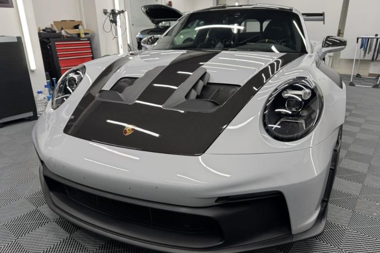 Celotno vozilo Porsche Gt3Rs zaščiteno s prozorno zaščitno folijo.