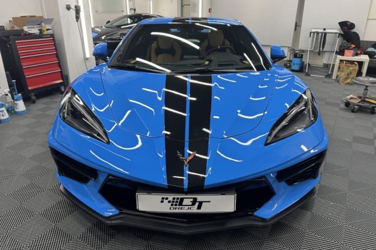Chevrolet Corvette zaščiten s prozorno zaščitno folijo.