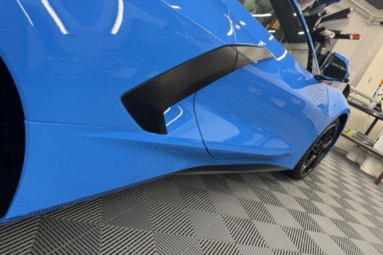 Chevrolet Corvette zaščiten s prozorno zaščitno folijo.