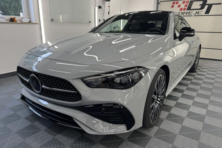 Mercedes-Benz GLE zaščiten s prozorno zaščitno folijo.