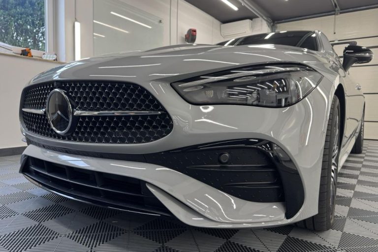 Mercedes-Benz GLE zaščiten s prozorno zaščitno folijo.