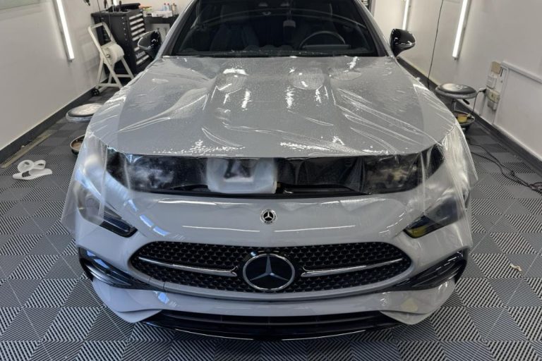 Mercedes-Benz GLE zaščiten s prozorno zaščitno folijo.