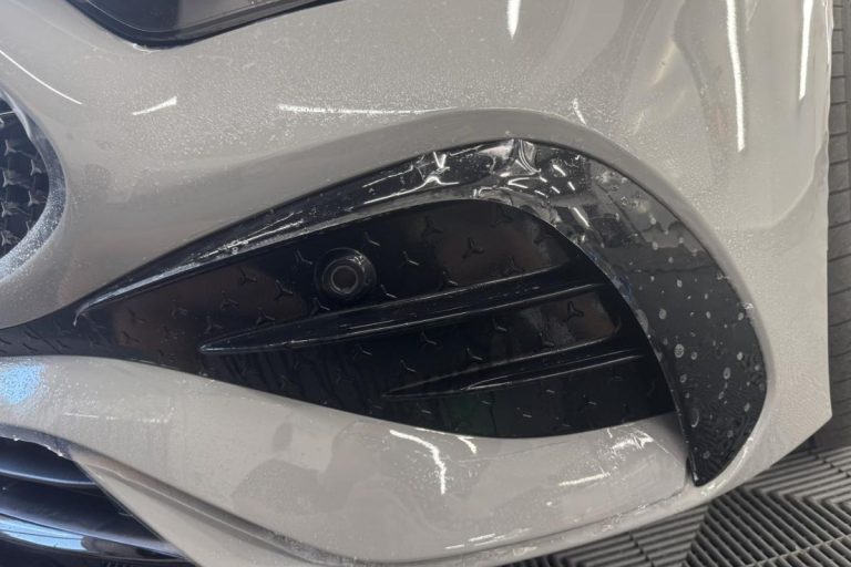 Mercedes-Benz GLE zaščiten s prozorno zaščitno folijo.