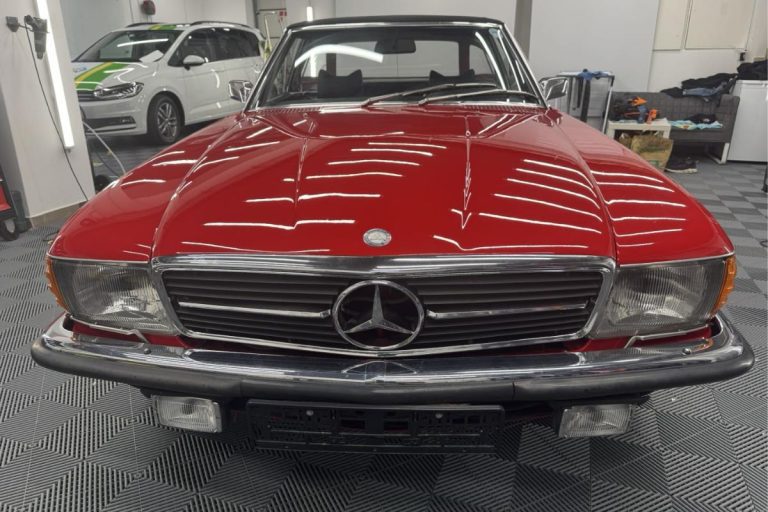 Mercedes SL 450 zaščiten s prozorno zaščitno folijo.