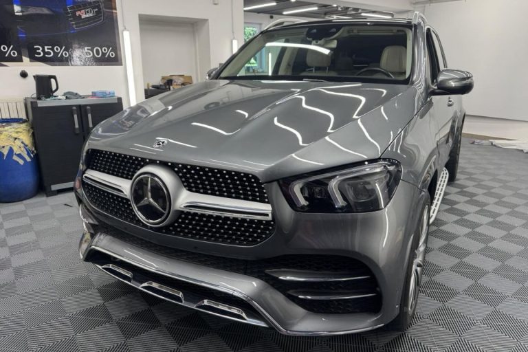 Mercedes-Benz GLE zaščiten s prozorno zaščitno folijo.
