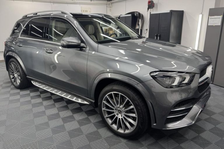 Mercedes-Benz GLE zaščiten s prozorno zaščitno folijo.