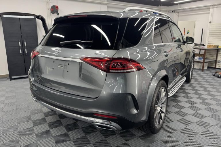 Mercedes-Benz GLE zaščiten s prozorno zaščitno folijo.