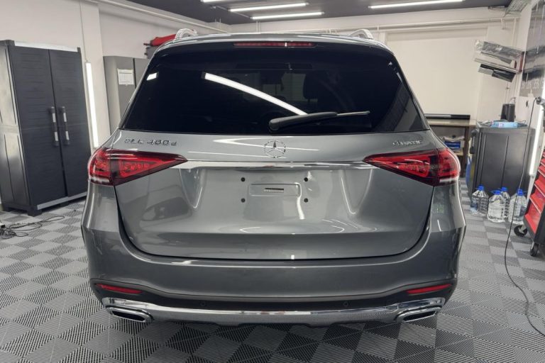 Mercedes-Benz GLE zaščiten s prozorno zaščitno folijo.