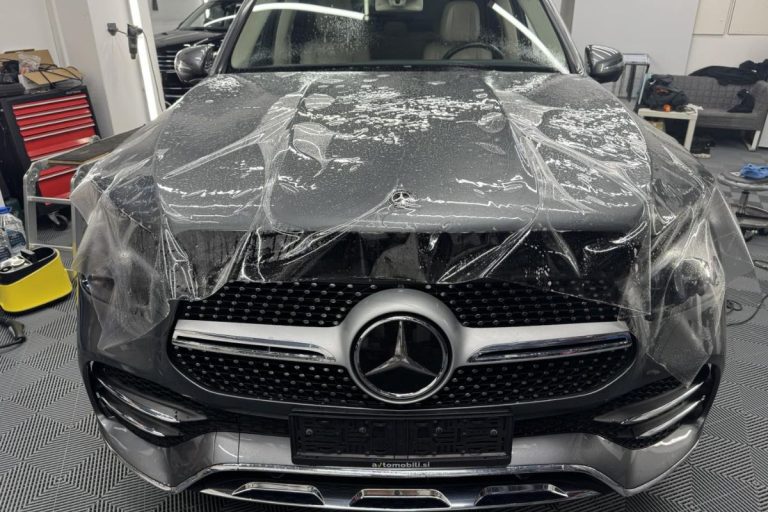 Mercedes-Benz GLE zaščiten s prozorno zaščitno folijo.