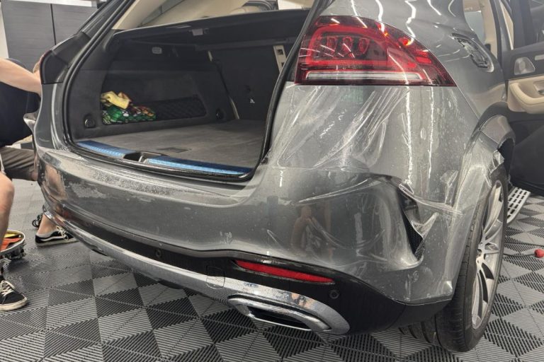 Mercedes-Benz GLE zaščiten s prozorno zaščitno folijo.