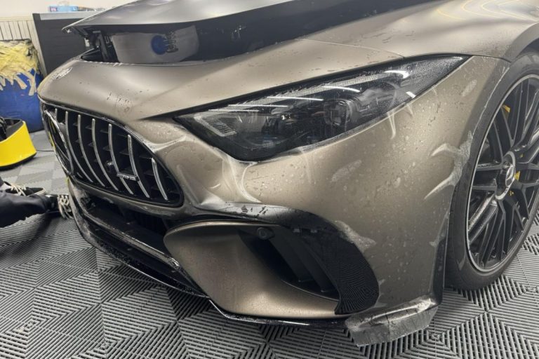 Mercedes SL 63 AMG zaščiten s prozorno mat zaščitno folijo.