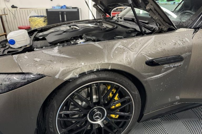 Mercedes SL 63 AMG zaščiten s prozorno mat zaščitno folijo.