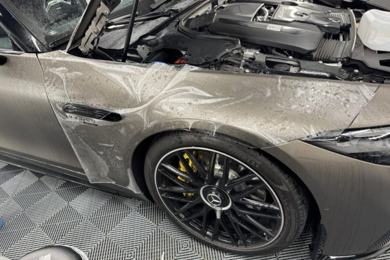 Mercedes SL 63 AMG zaščiten s prozorno mat zaščitno folijo.