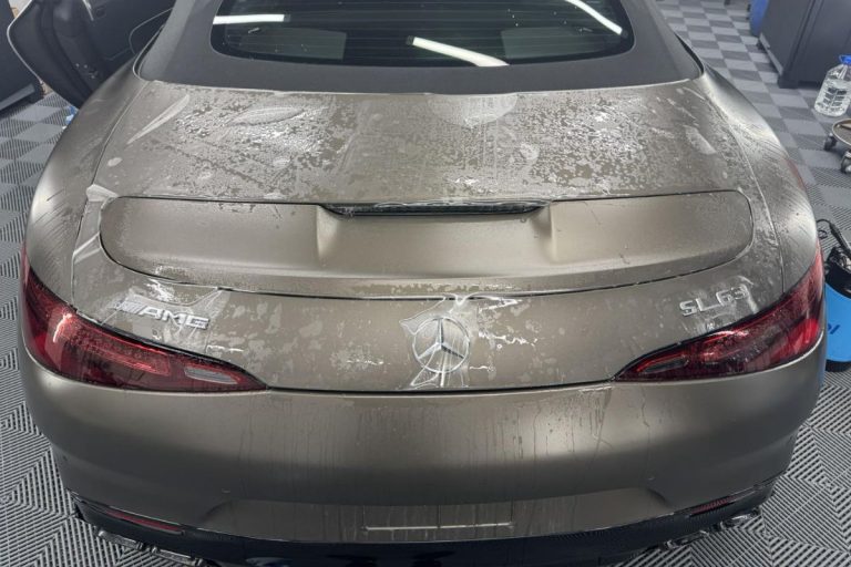 Mercedes SL 63 AMG zaščiten s prozorno mat zaščitno folijo.