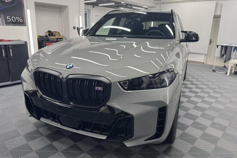 BMW X5 60i zaščiten s prozorno zaščitno folijo.