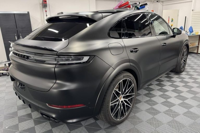 Porsche Cayenne Coupé GTS zaščiten s prozorno mat zaščitno folijo.
