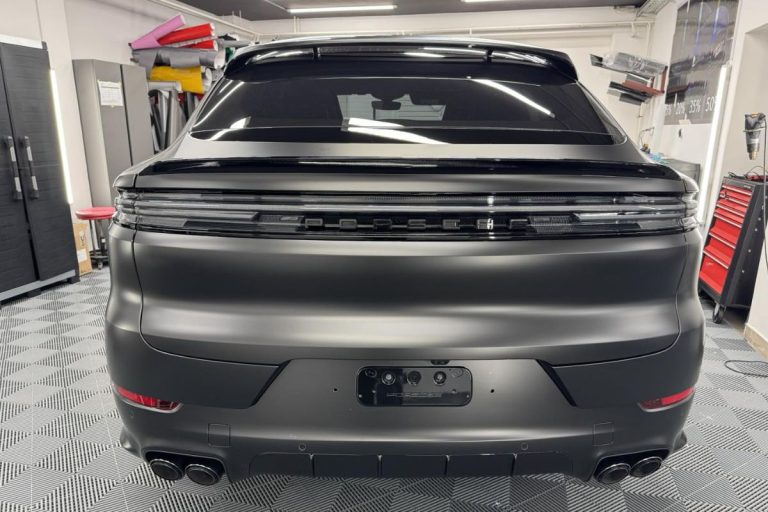 Porsche Cayenne Coupé GTS zaščiten s prozorno mat zaščitno folijo.