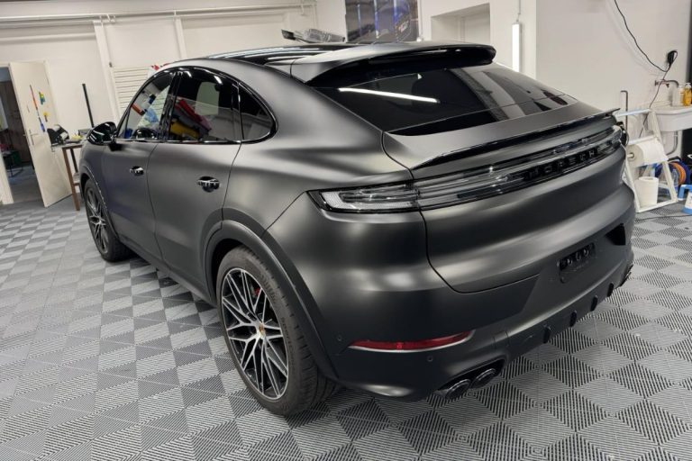 Porsche Cayenne Coupé GTS zaščiten s prozorno mat zaščitno folijo.