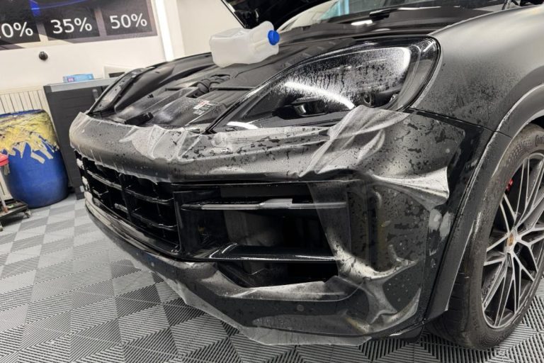 Porsche Cayenne Coupé GTS zaščiten s prozorno mat zaščitno folijo.