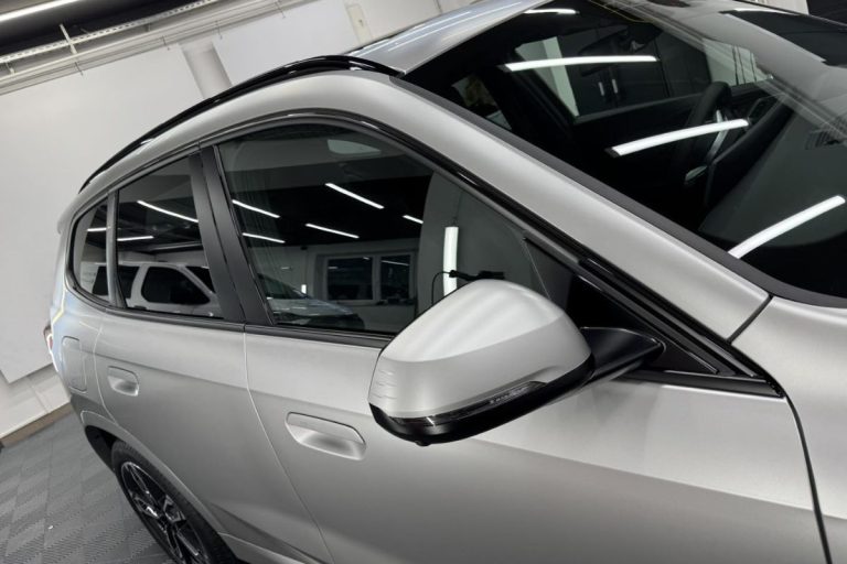 BMW X1 zaščiten s prozorno mat zaščitno folijo.