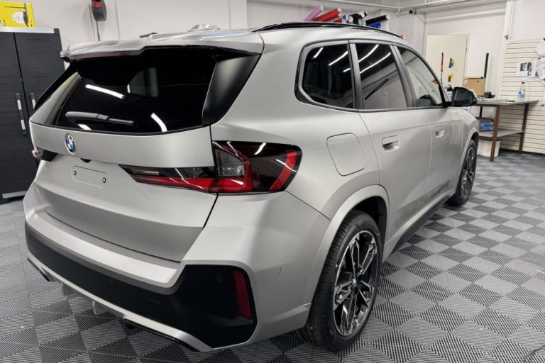 BMW X1 zaščiten s prozorno mat zaščitno folijo.