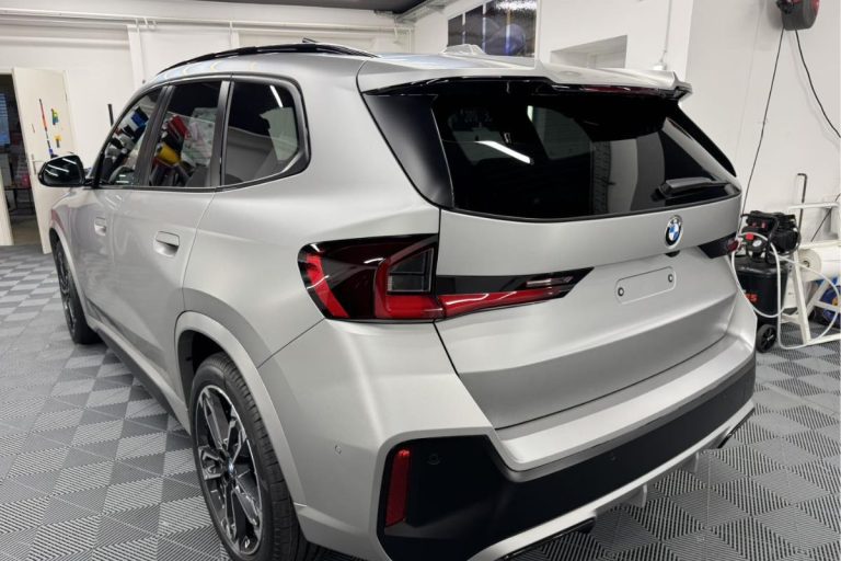 BMW X1 zaščiten s prozorno mat zaščitno folijo.